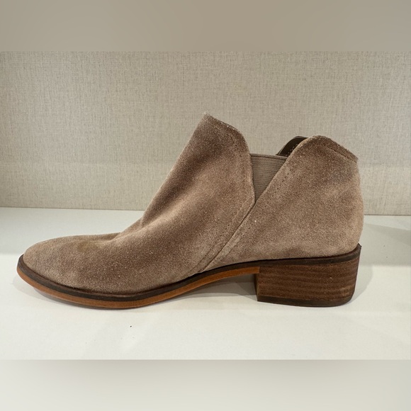 Dolce Vita Taupe Suede Pull On Ankle Bootie Stacked Heel, 9.5, Pre-owned - Picture 5 of 11